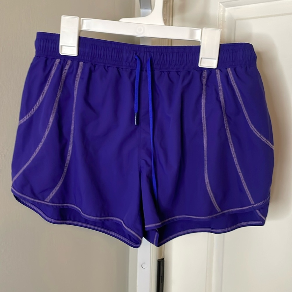 51 Athleta 3” Shorts Sz Small